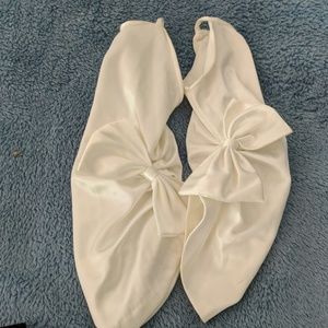 Accessories - Two pairs of gloves, garter Accessories - Two pairs of gloves, garter